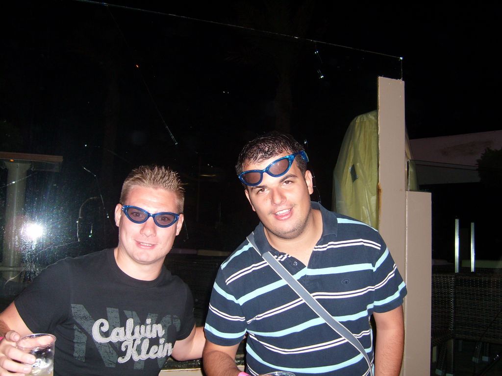 i/Kranj/Absolvent08/07-BlackWhiteParty/absolvent 1942.jpg